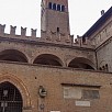 Foto: Dettaglio  del Palazzo di Re Enzo - Piazza Re Enzo  (Bologna) - 1